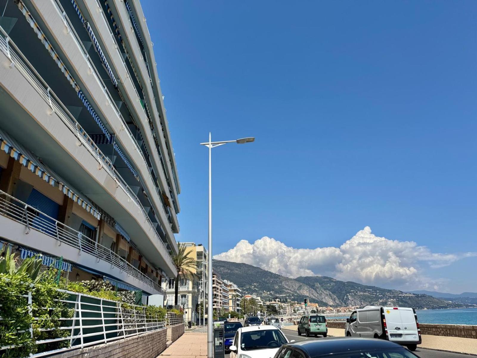 Casa Sud Menton - Bord De Mer - Vue Mer Panoramique Plage Promenade En Bas - Terrasse - Wifi - Appt Entierement Renove Appartement Menton